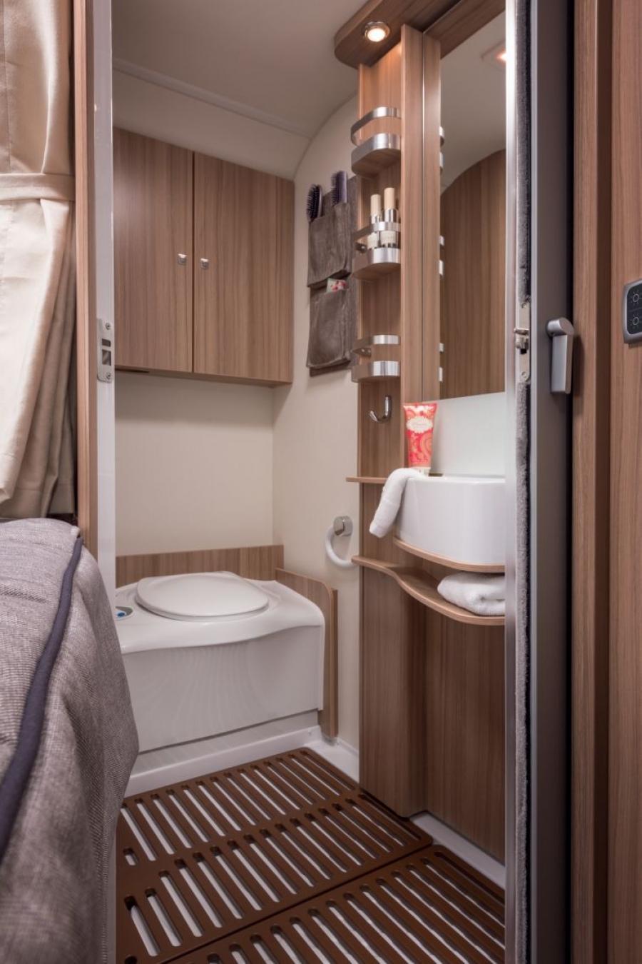 Интерьер Knaus Sun TI 2015 года  (фото 3 из 13)